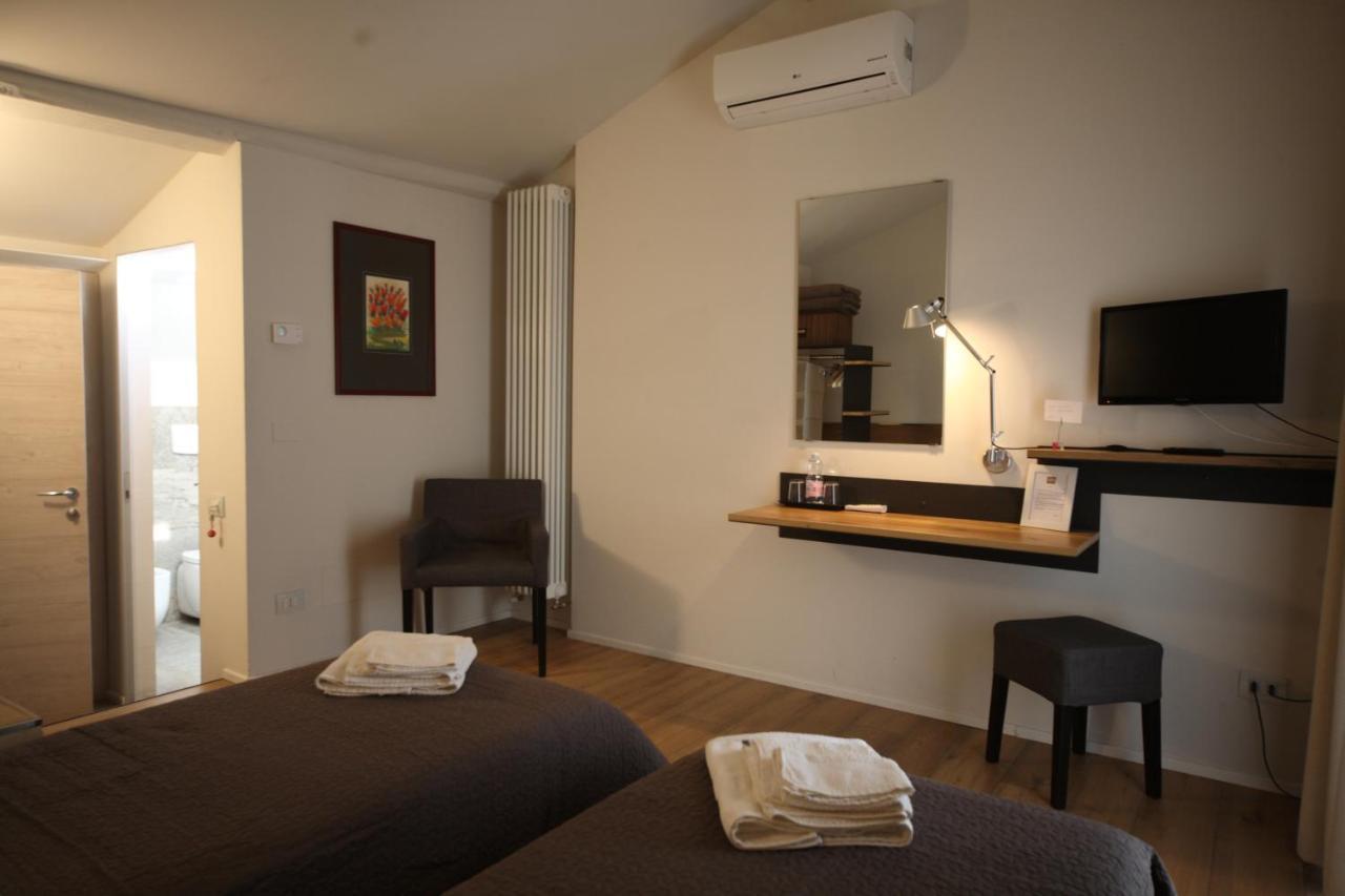 32 Bnb Camerecaffe Pavia Exterior photo